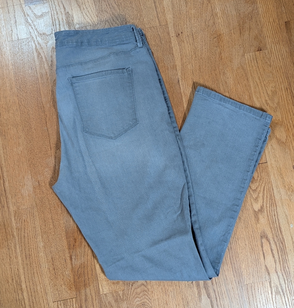 Charter Club “Lexington” Straight Leg Jeans – Sleek Slate Gray Size 16 🌫️✨